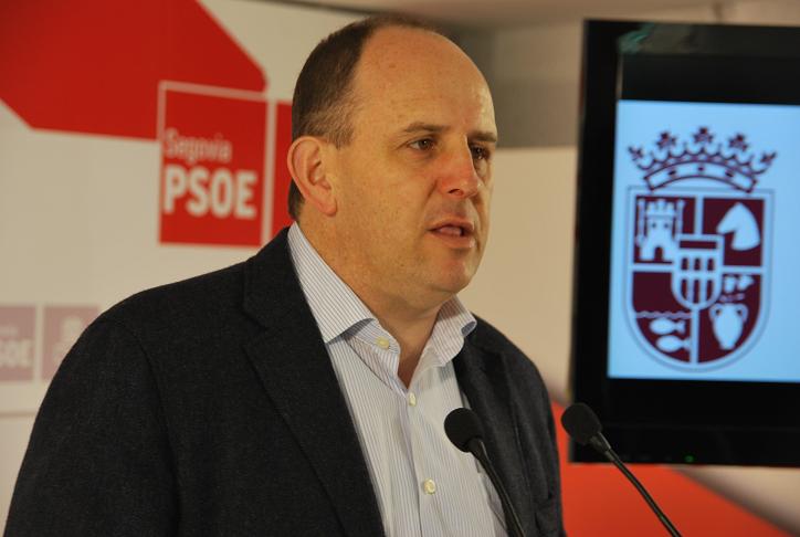 El procurador del PSOE pide al popular Sanz Vitorio que defienda los intereses de Segovia y deje de mentir.